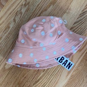 NWT daisy bucket hat